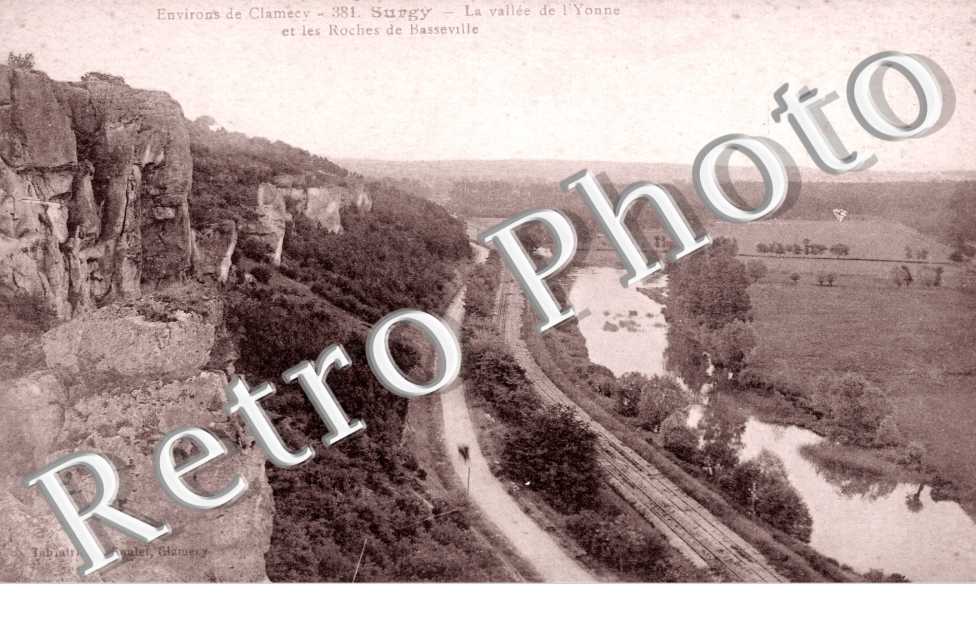 Vallee de l'Yonne et les roches de Basseville