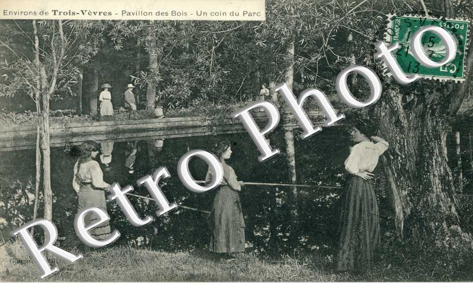 Pavillon des bois - un coin du parc