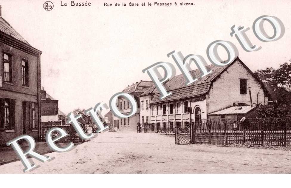 rue de la Gare et le passage a niveau