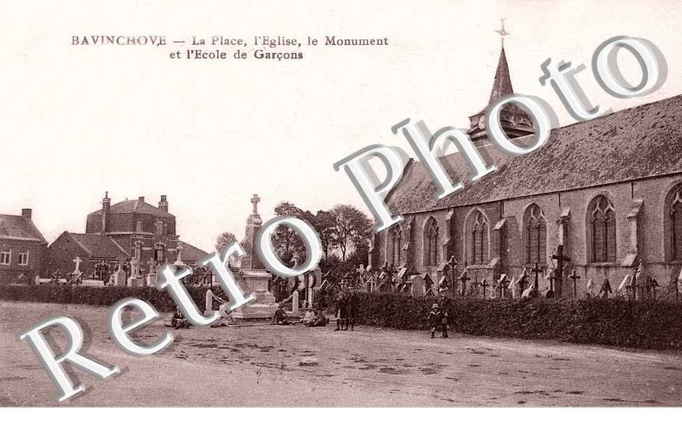 la place, l'eglise, le monument et l'ecole des garcons