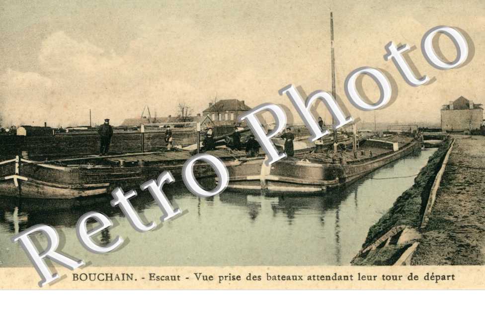 Escaut, vue prise des bateaux attendant leur tour de depart