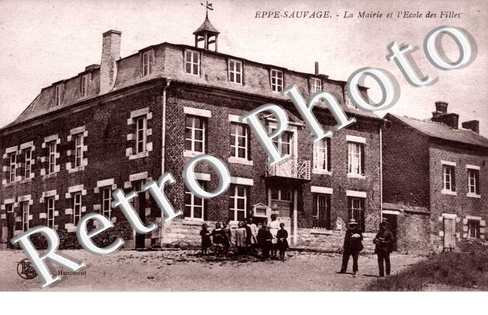 la mairie et l'ecole des filles