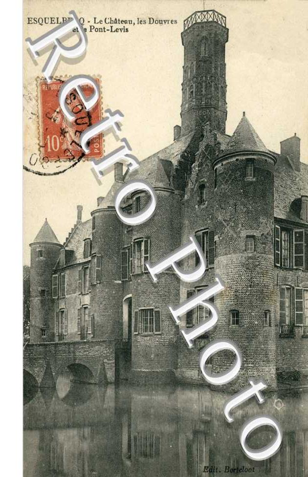 le chateau, les douves et le pont-levis