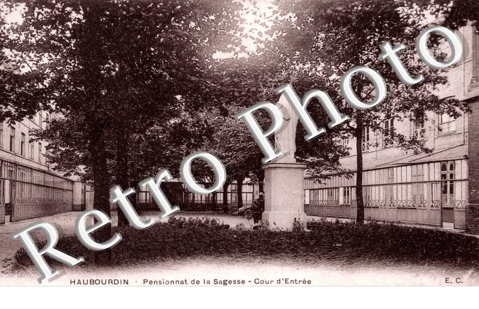 Pensionnat de la Sagesse - Cour d'entree