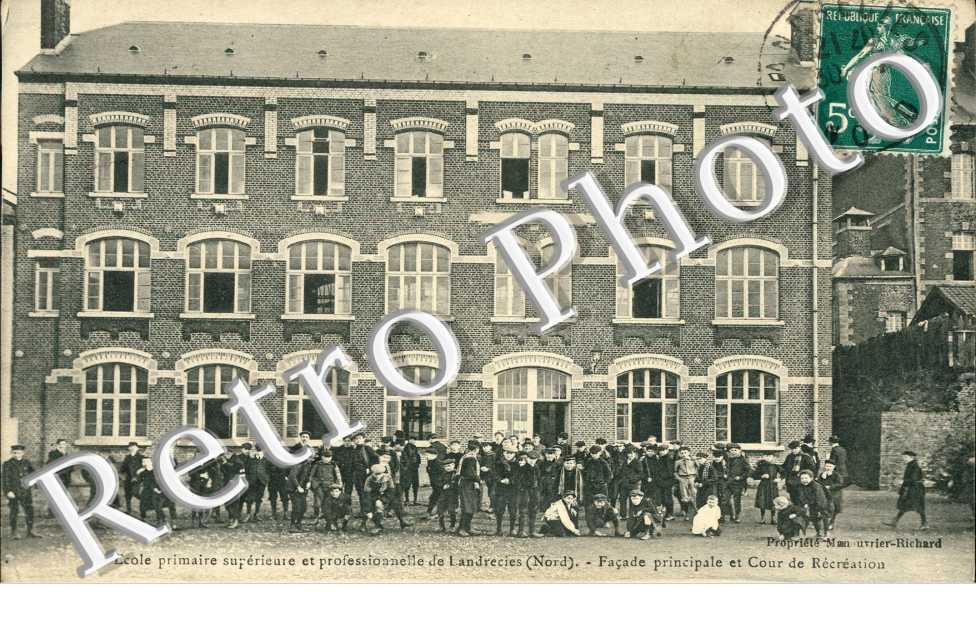 ecole primaire superieure et professionnelle, facade et cour de recreation