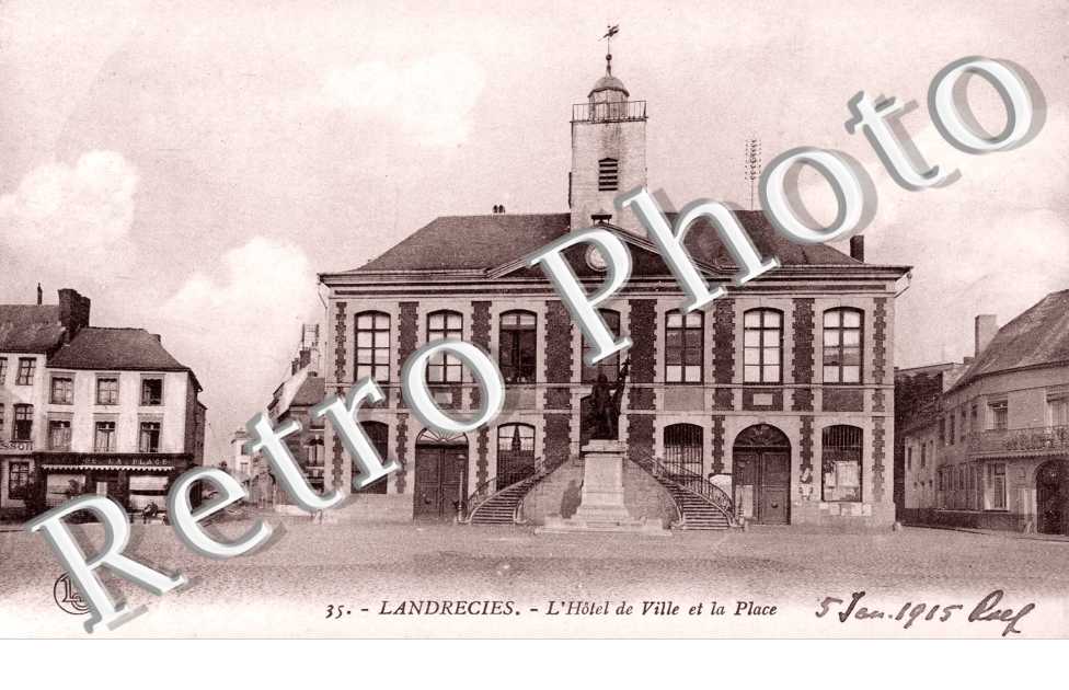 L'Hotel de Ville etla Place