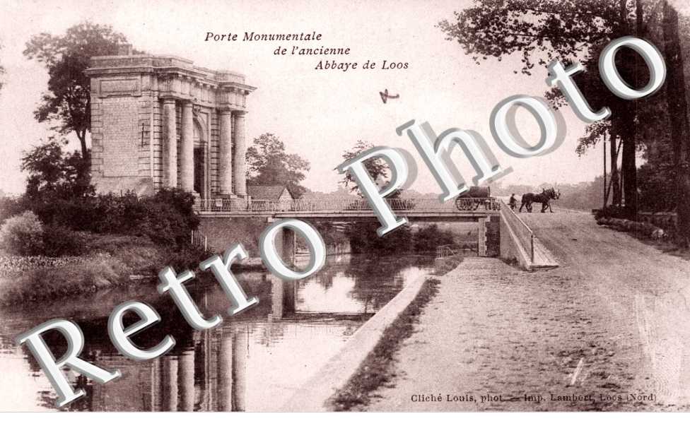 porte monumentale de l'ancienne abbaye