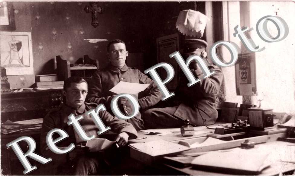 (interieur de bureau militaire)