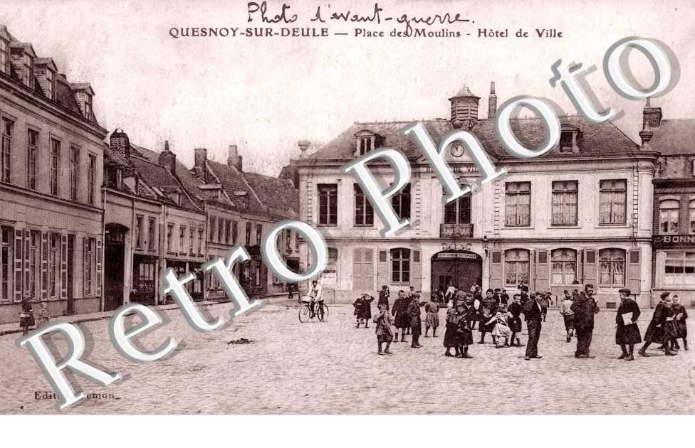 Place des moulins - hotel de ville