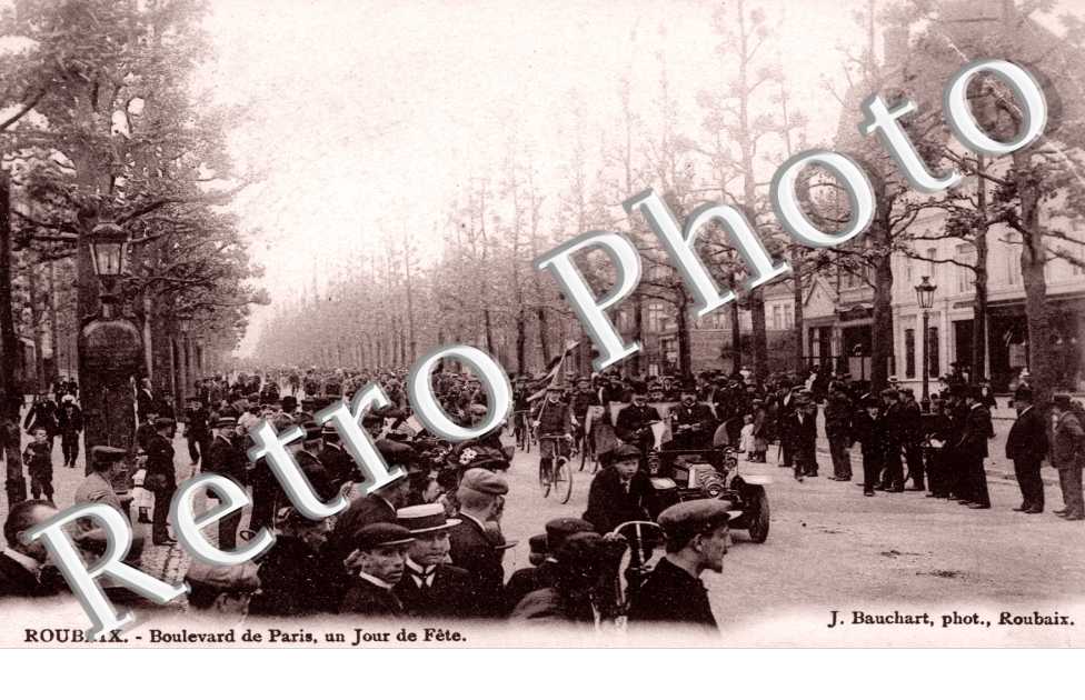 Boulevard de Paris un Jour de Fete