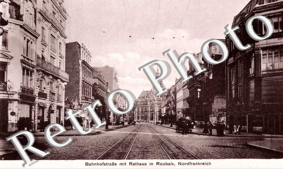 Bahnofstrasse mit Rathaus in Roubaix, Nordfrankreich