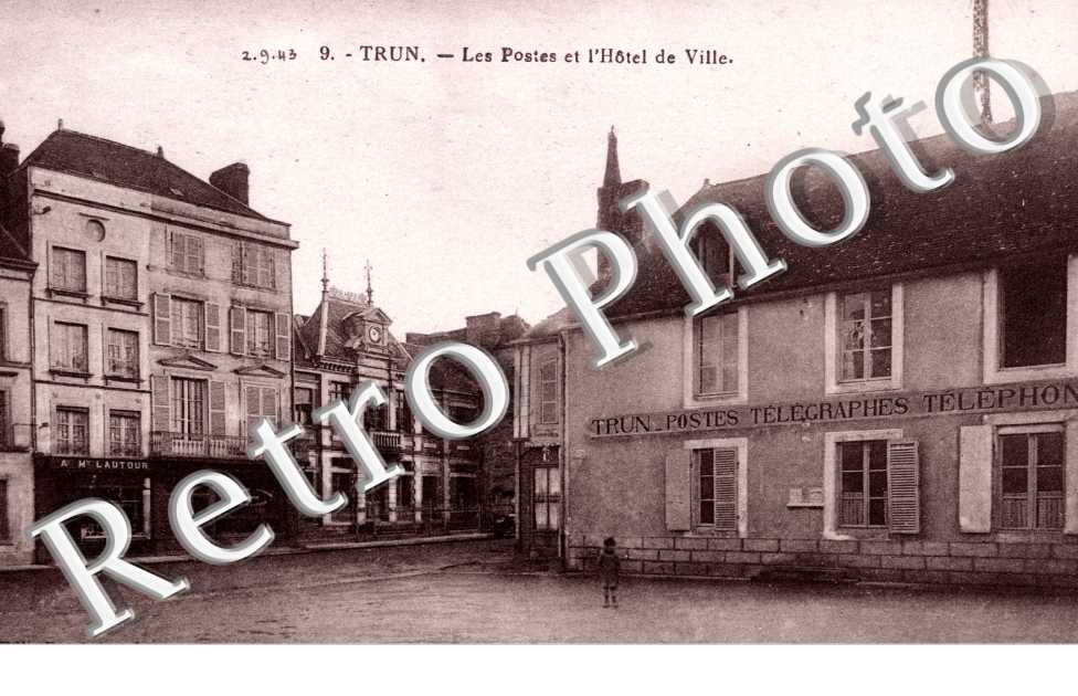 Les postes et l'Hotel de Ville