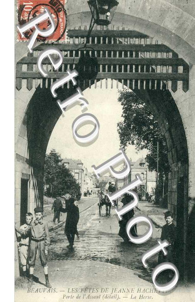 Porte de l'Assaut, la Herse, les Fetes de Jeanne Hachette