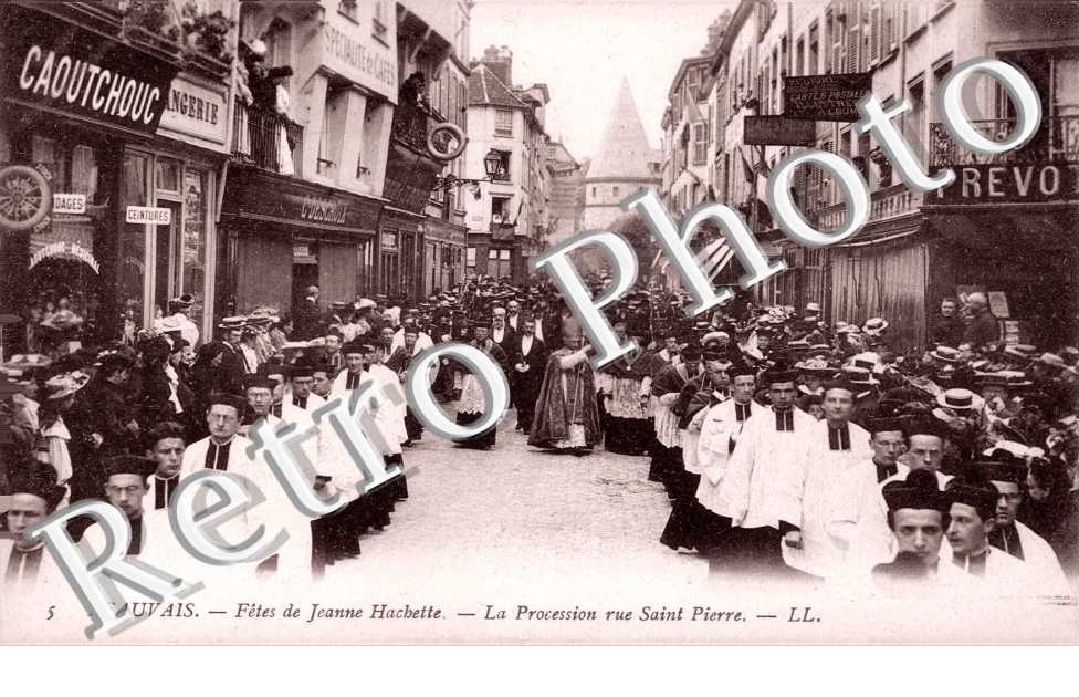 Fete de Jeanne Hachette - la procession rue Saint Pierre