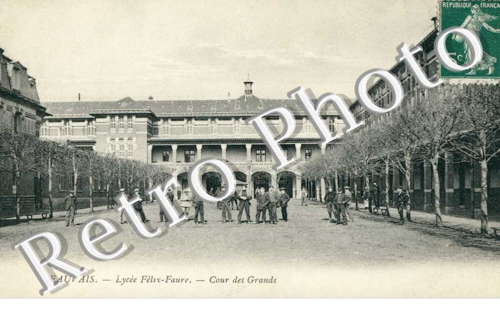 Lycee Felix Faure - cour des Grands