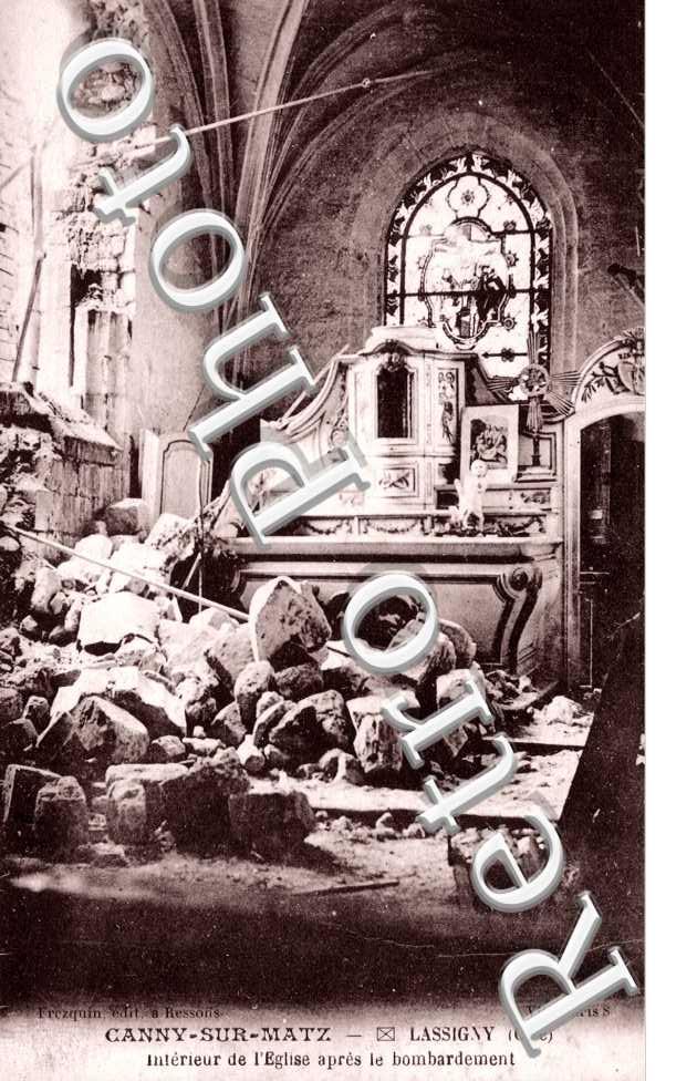 Intérieur de l'église après le bombardement