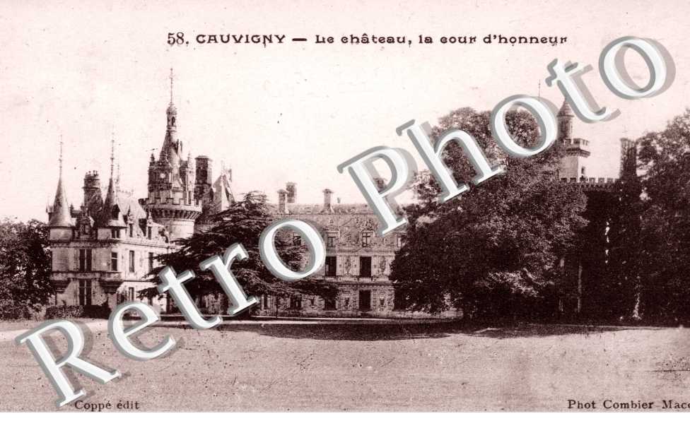 le Chateau, la Cour d'Honneur