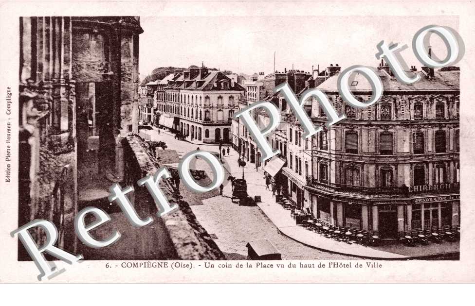 Un Coin de la Place vu du Haut de l'Hotel de Ville
