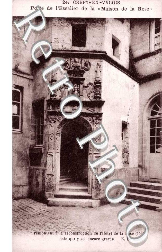 porte de l'escalier de la Maison de la Rose