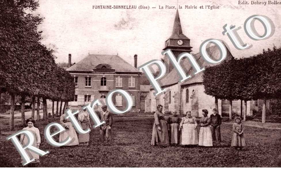 La place, la mairie, l'eglise