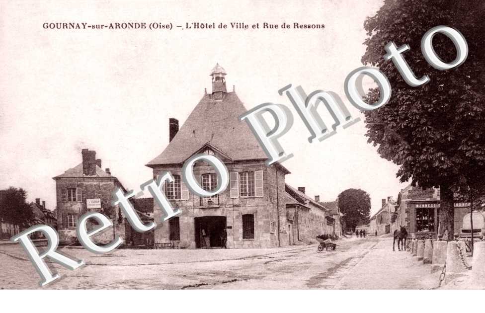 l'Hotel de Ville et rue de Ressons
