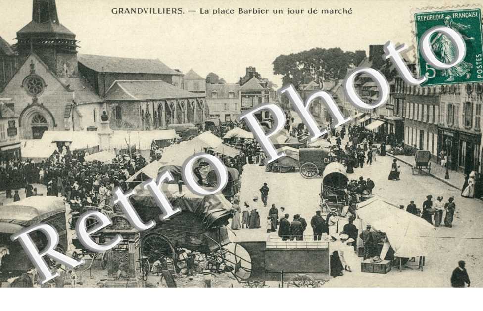la place Barbier un jour de marche