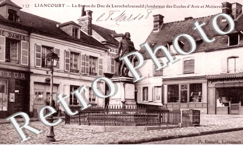 statue du Duc de Larochefoucauld fondateur des ecoles d'arts et metier