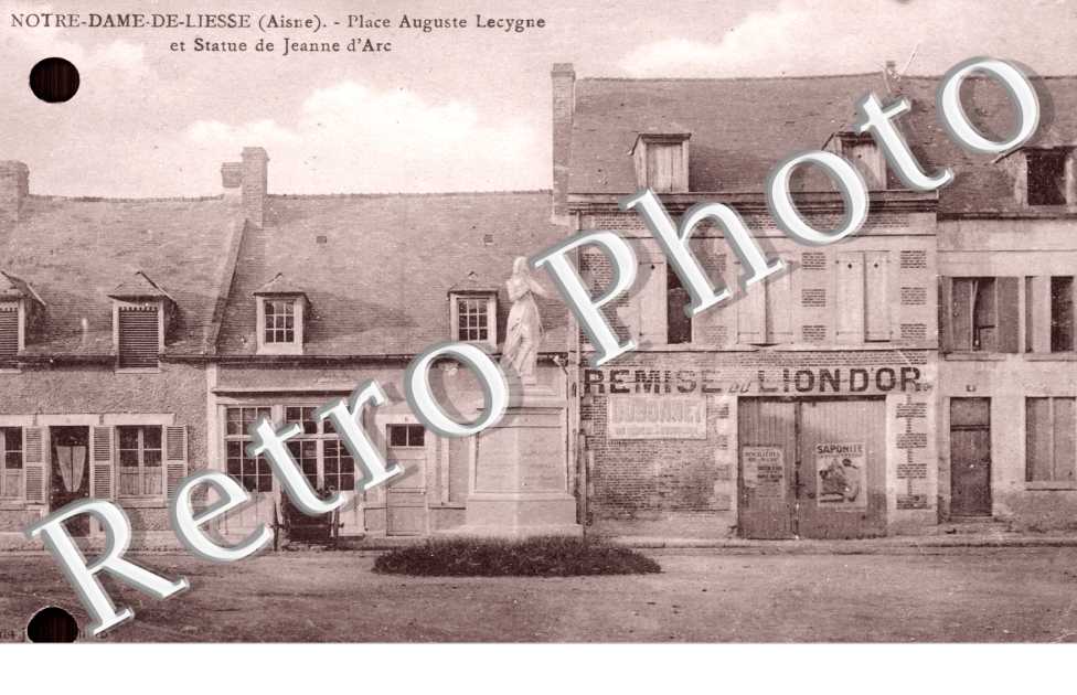 Notre Dame de Liesse, Place Auguste Lecygne et Statue de Jeanne d'Arc