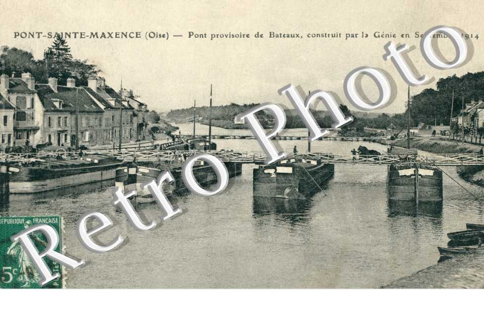 Pont Provisoire de Bateaux construit par le Genie en septembre 1914