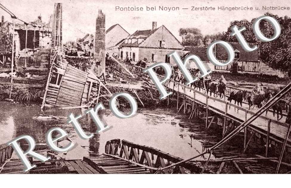 Zestorte Hangerbrucke und Notbrucke