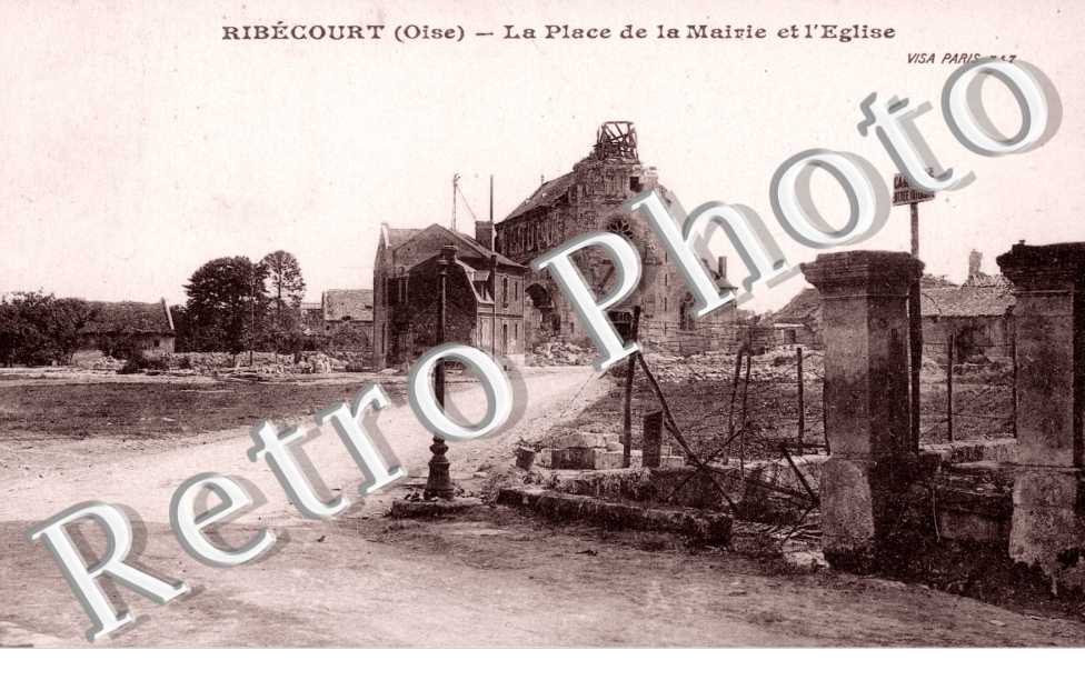 La Place de la Mairie et l'Eglise