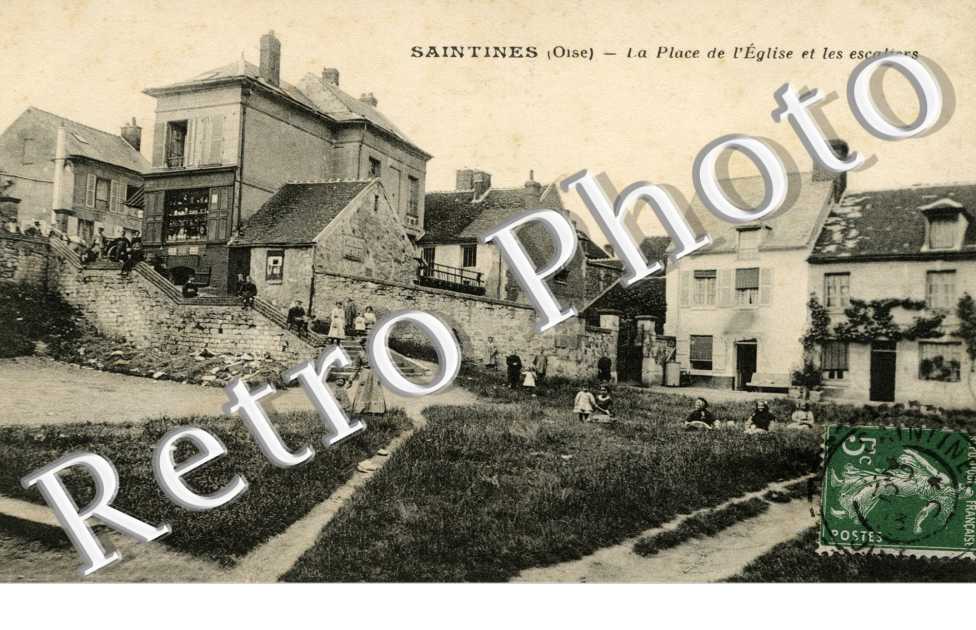 la place de l' Eglise et les escaliers