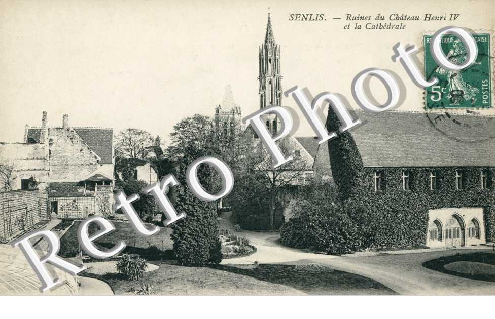ruines du chateau Henri 4 et la cathedrale