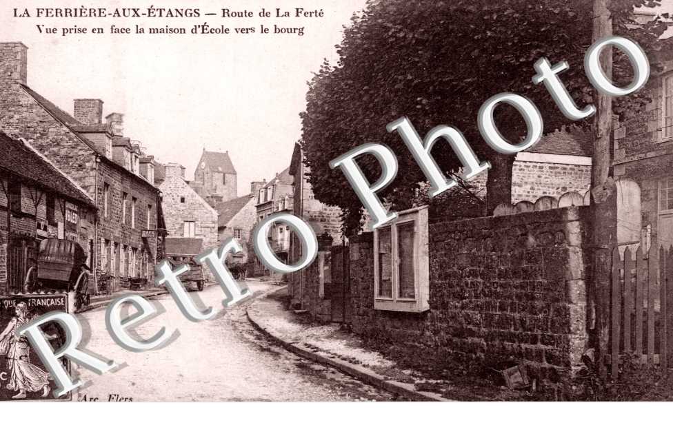 Route de La Ferte, Vue prise en face la maison d'Ecole vers le Bourg