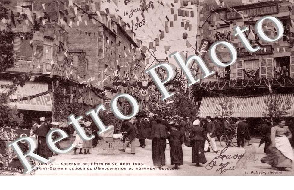 rue Saint Germain le jour de l'inuaguration du monument Gevelot  Fetes du 26 aout 1906
