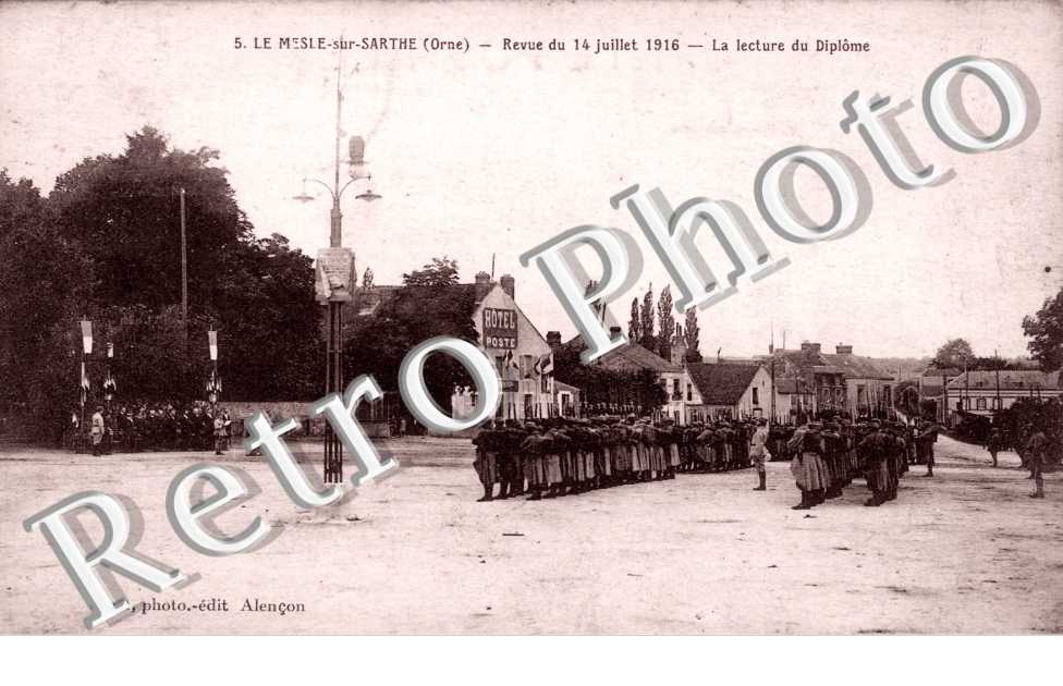 revue du 14 juillet 1916 - la lecture du diplome