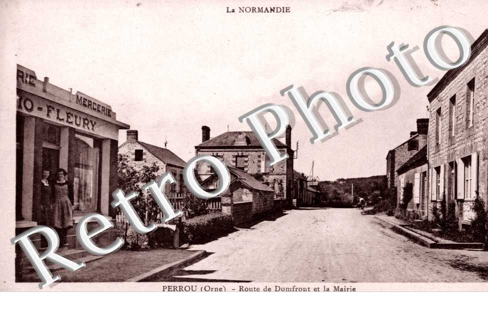 route de Domfront et la mairie