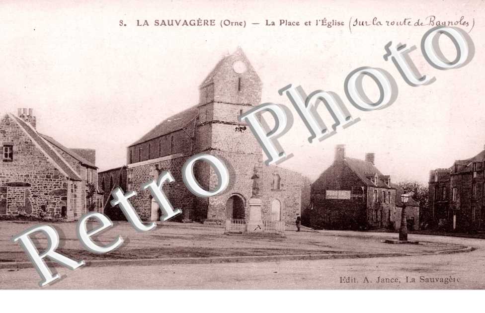 la place et l'eglise