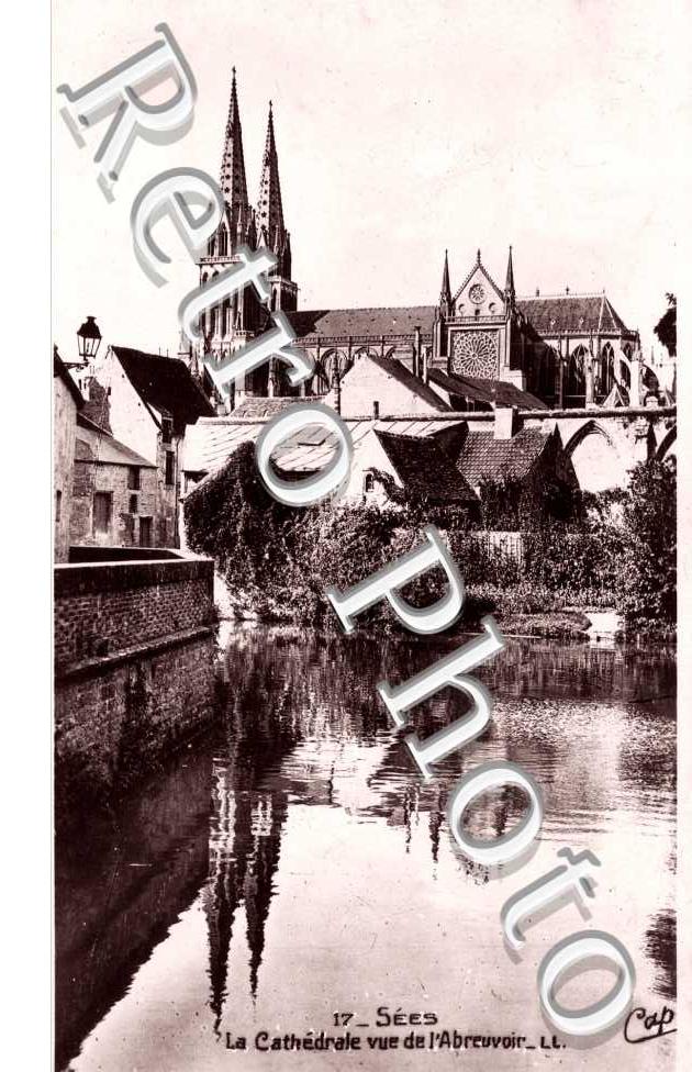 la Cathedrale - vue prise de l'Abreuvoir