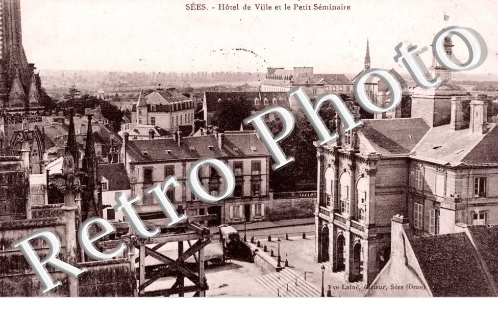hotel de ville et le petit seminaire