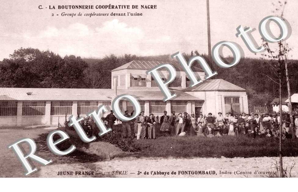 La Boutonnerie Cooperative de Nacre, groupe devant l'Usine