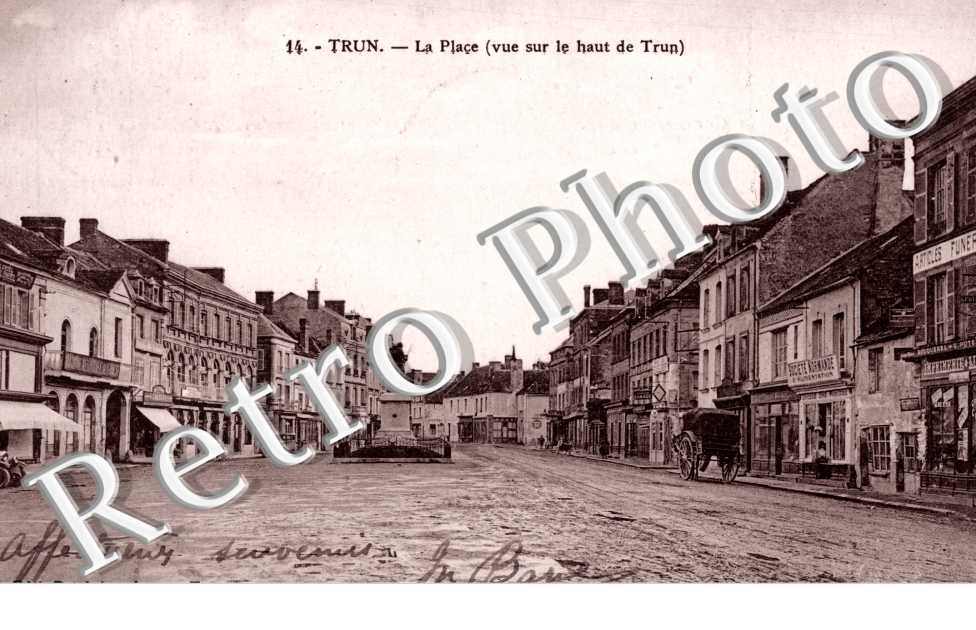 la Place, Vue sur le Haut de Trun
