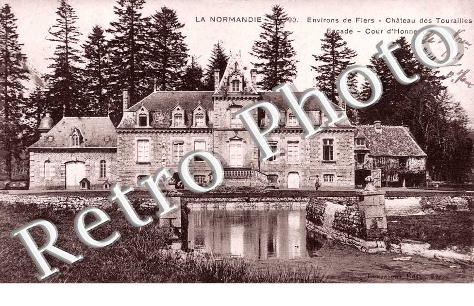 Chateau des Tourailles. Cour d'Honneur
