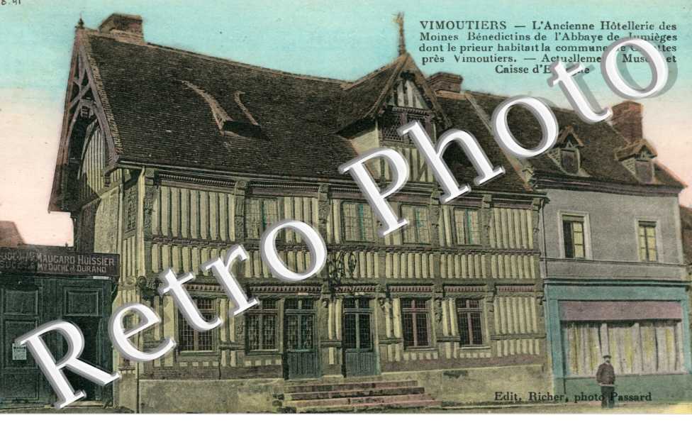 Ancienne Hostellerie des Moines de Jumieges  Actuellement le musee et la Caisse d'Epargne