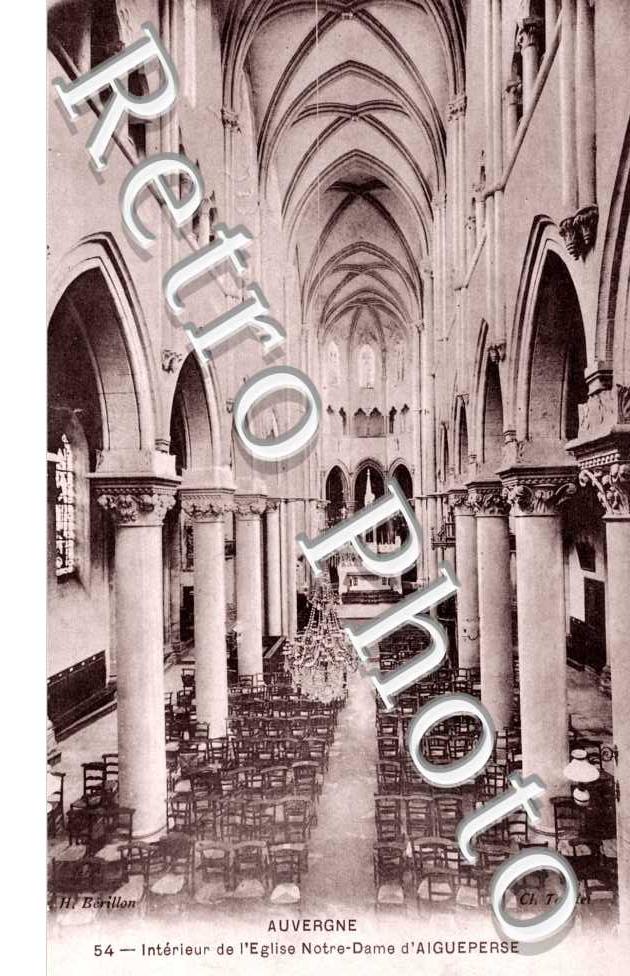 Interieur de l'eglise