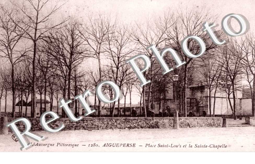 Place St Louis et la Sainte Chapelle