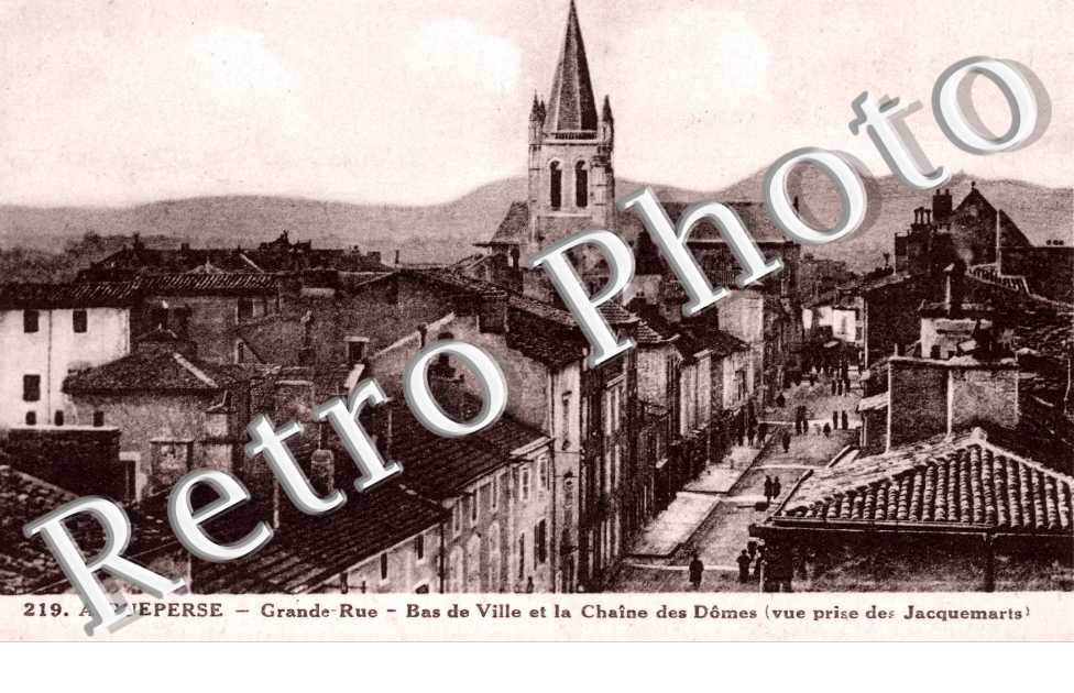 Grande-Rue, Bas de la Ville et la Chaine des Domes