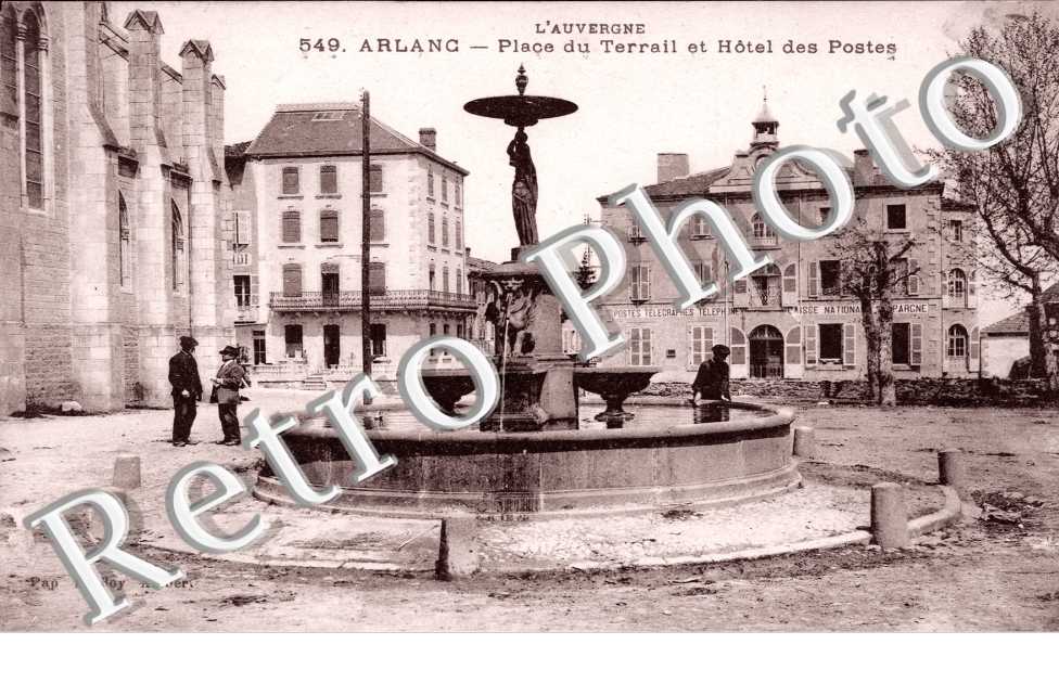 Place du Terrail et Hotel des Postes
