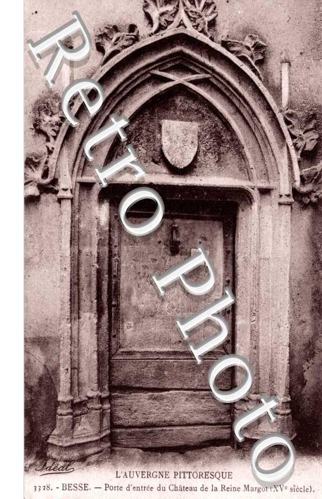 Porte d'entree du chateau de la Reine margot