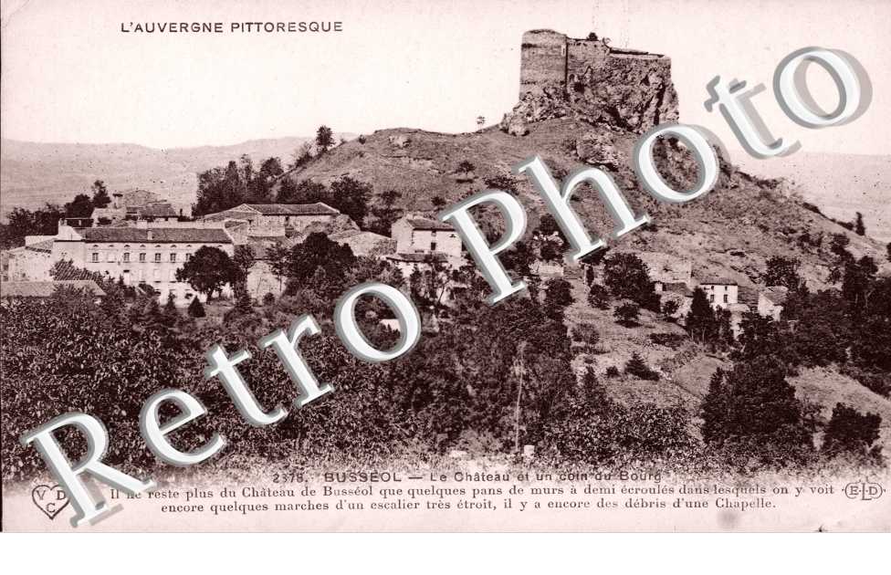 Le Chateau et un coin du Bourg